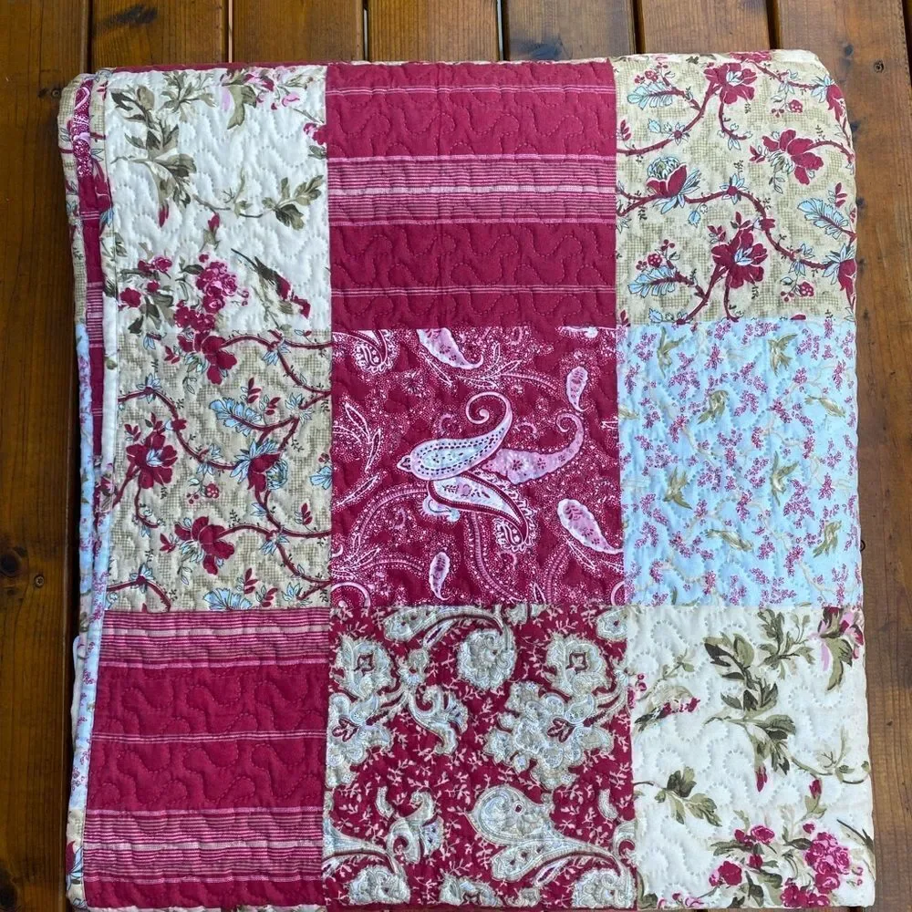 Simple Floral Patchwork Quilt size King - Picture 6 of 7